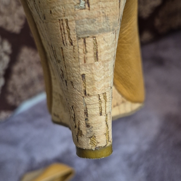 Tory Burch Gold-Tone Buckle Tan Heels - Picture 6 of 7